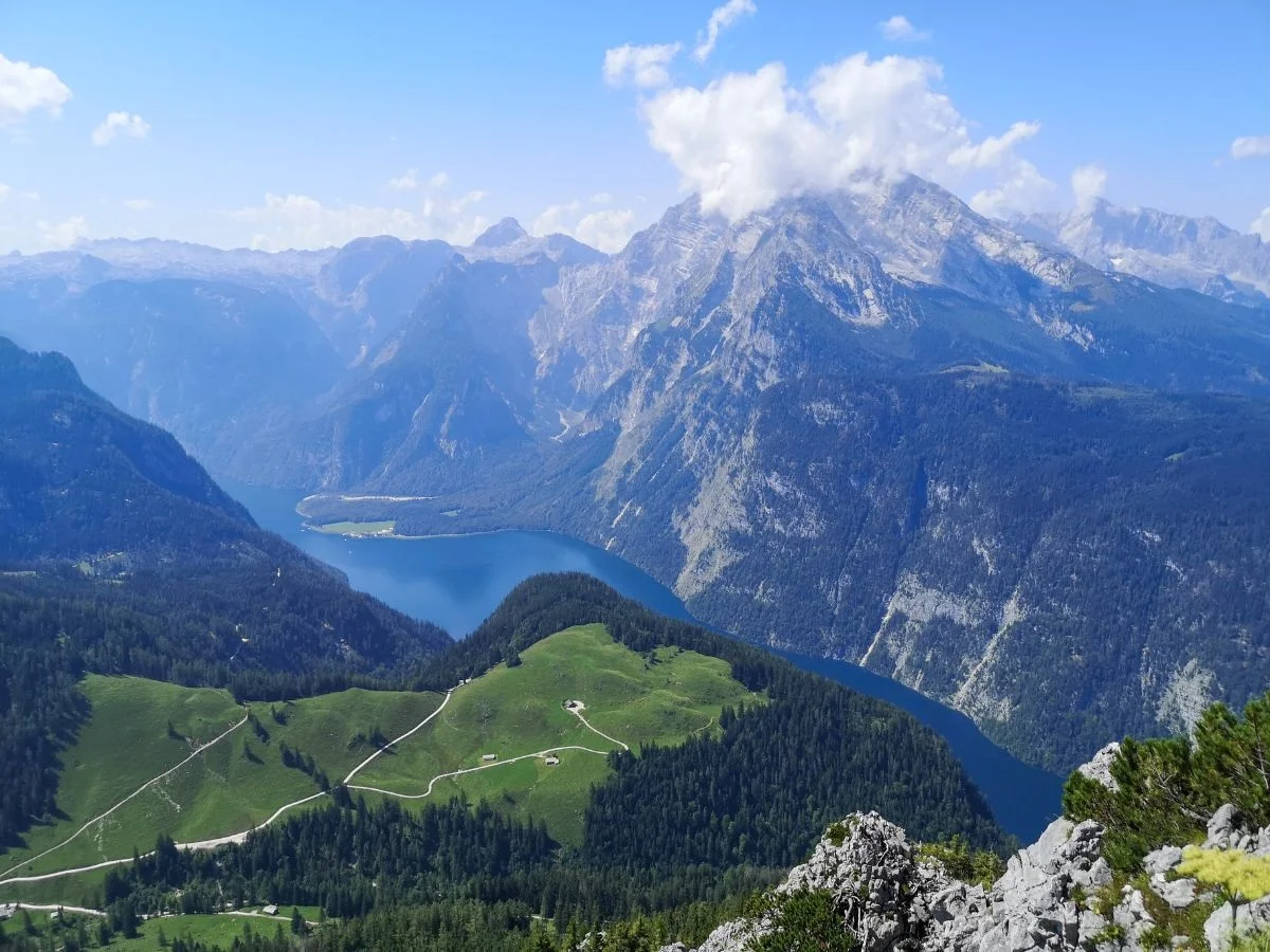 Berchtesgaden am Königssee. Der Nationalpark Berchtesgaden im Spagat zwischen Naturschutz, Tourismus und Klimaanpassung. Bild 1