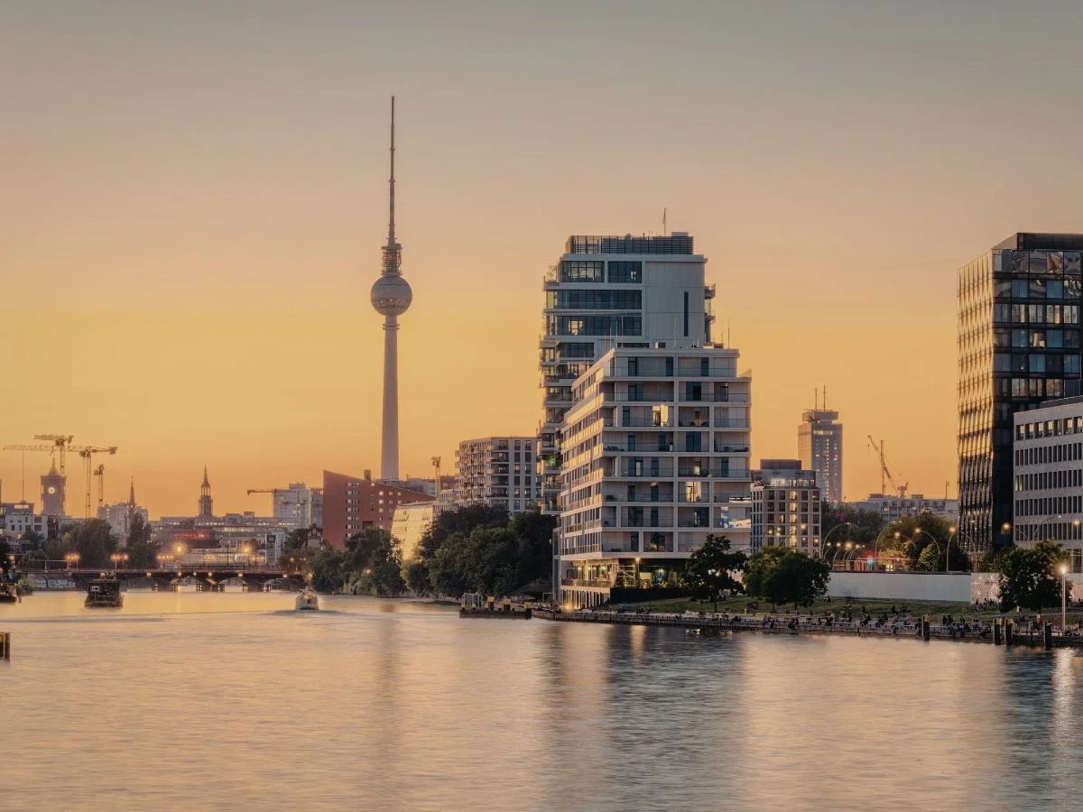 Berlin. Bauen mit Holz - Ökologisches und nachhaltiges Bauen in Berlin. Bild 1