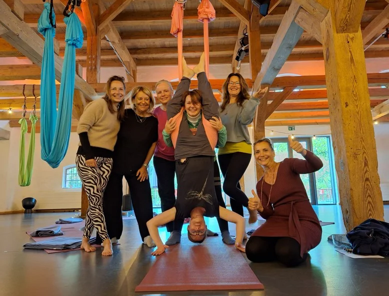 EINFACH.SEIN. - AERIAL-YOGA trifft LIFE-TRUST - ganz nah der Ostsee Bild 1
