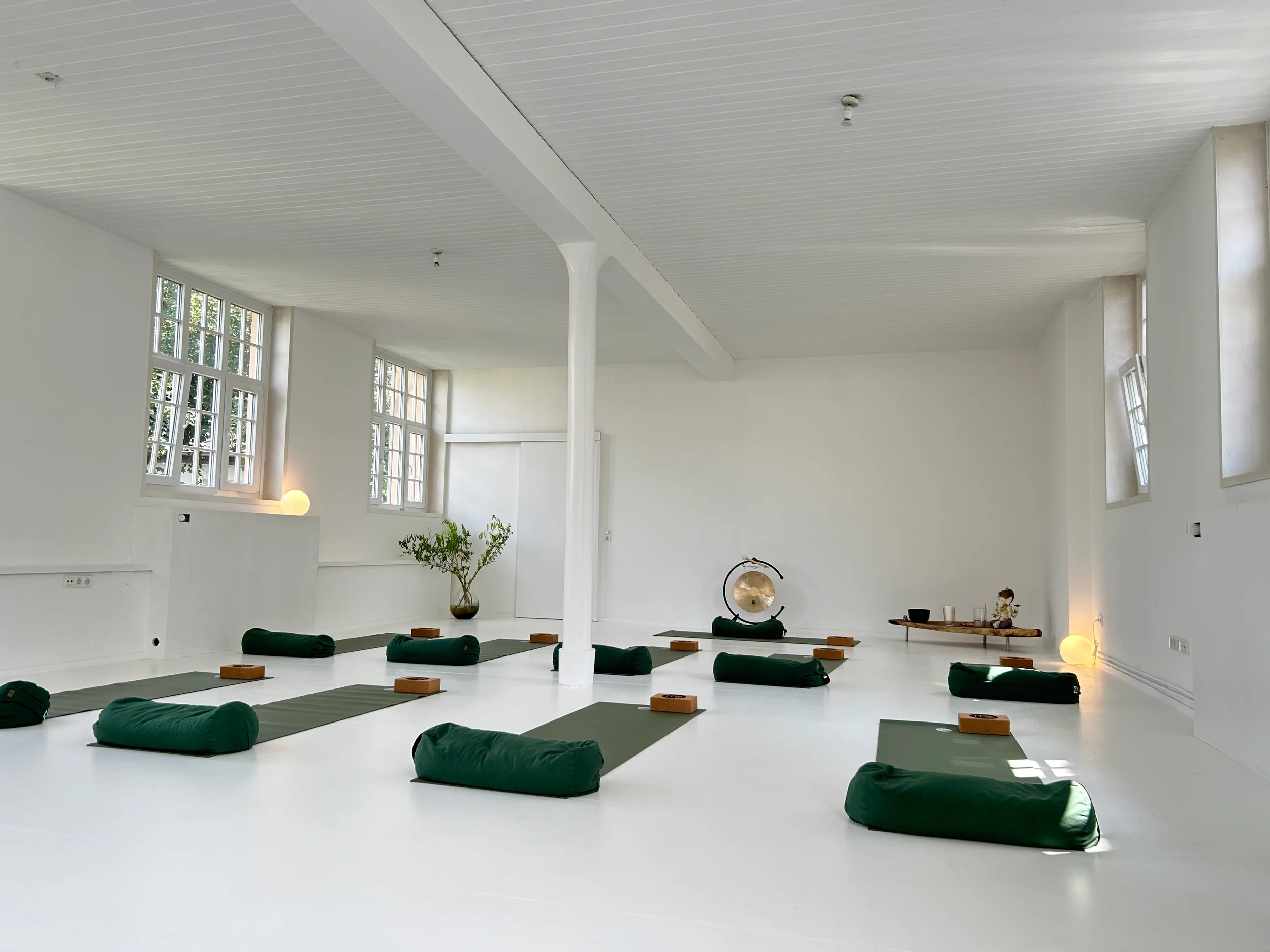 Stressreduktion durch Yoga- & Entspannungstechniken zur Integration i.d. Berufsalltag Bild 1