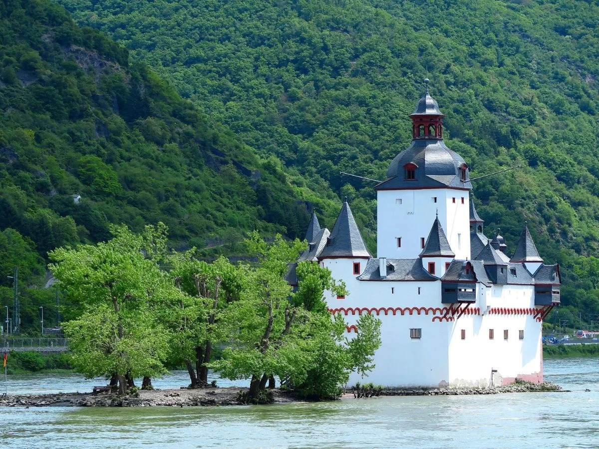 Oberes Mittelrheintal. UNESCO Welterbe - Kulturlandschaft in Gefahr? Bild 1