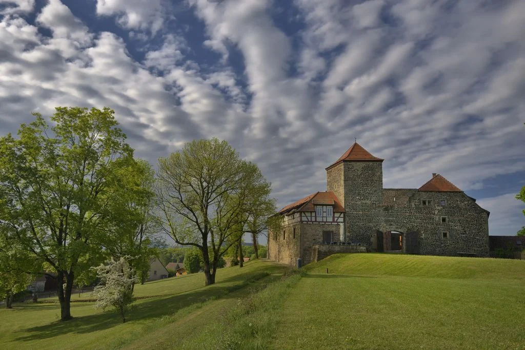 Spiel der Phantasie und Spiegel der Realität -Theaterpädagogische Methoden zur Förderung authentischer Präsenz und Ausdruckskraft in Beruf und Gesellschaft Bild 2