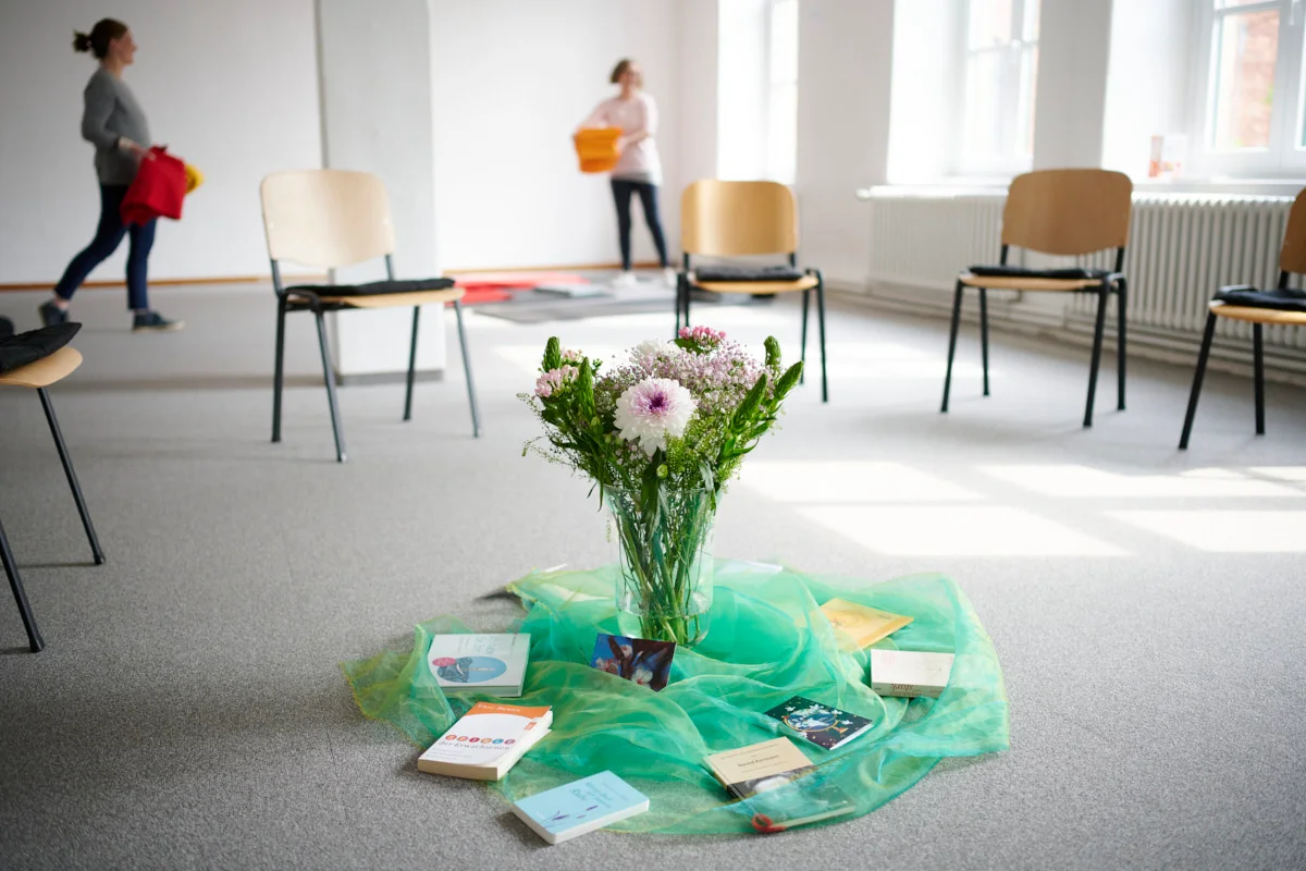 In der Mitte sein – Bildungsurlaub für Körper und Präsenz -Anforderungen im beruflichen und persönlichen Alltag begegnen Bild 1