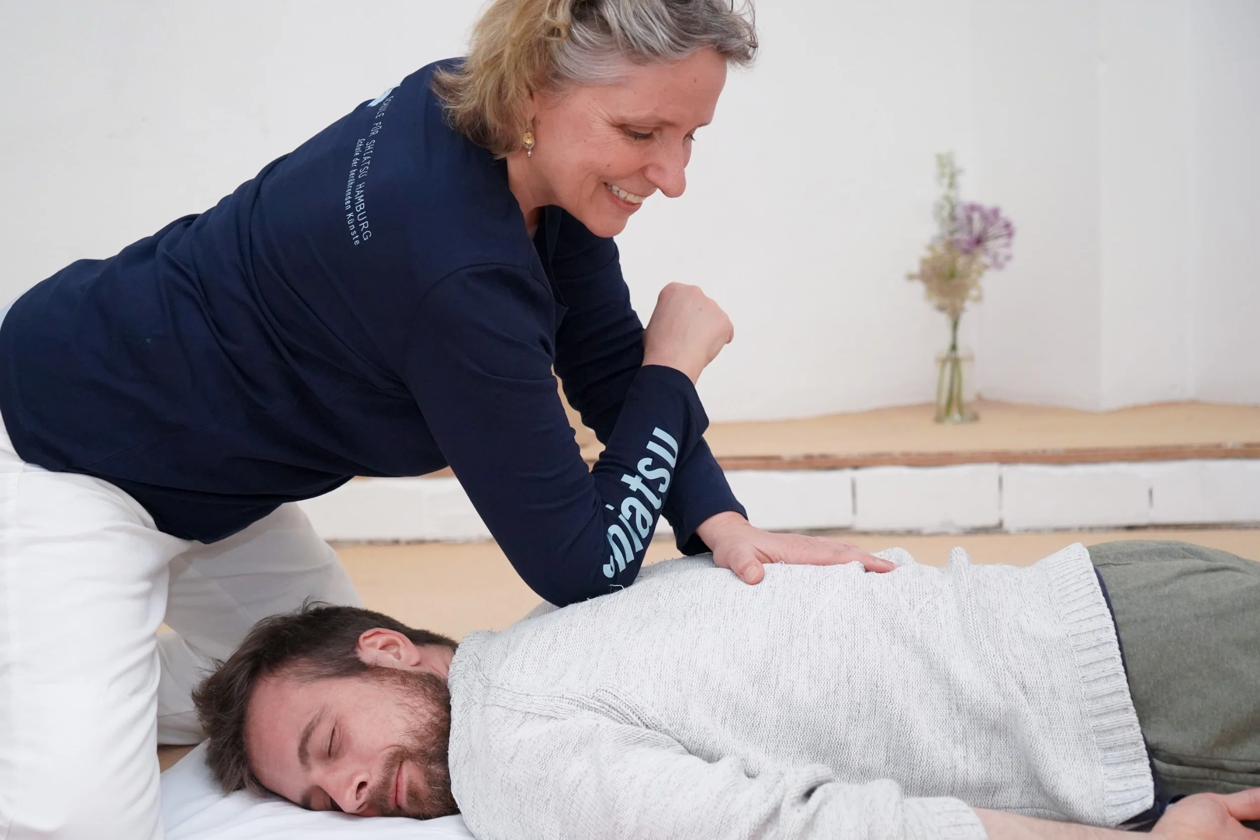 Körperarbeit Shiatsu: Grundlagenkurs für Anfänger*innen- die ersten 4 Meridiane behandeln (Shiatsu Basis A-Kurs Nov/Dez 26) Bild 1