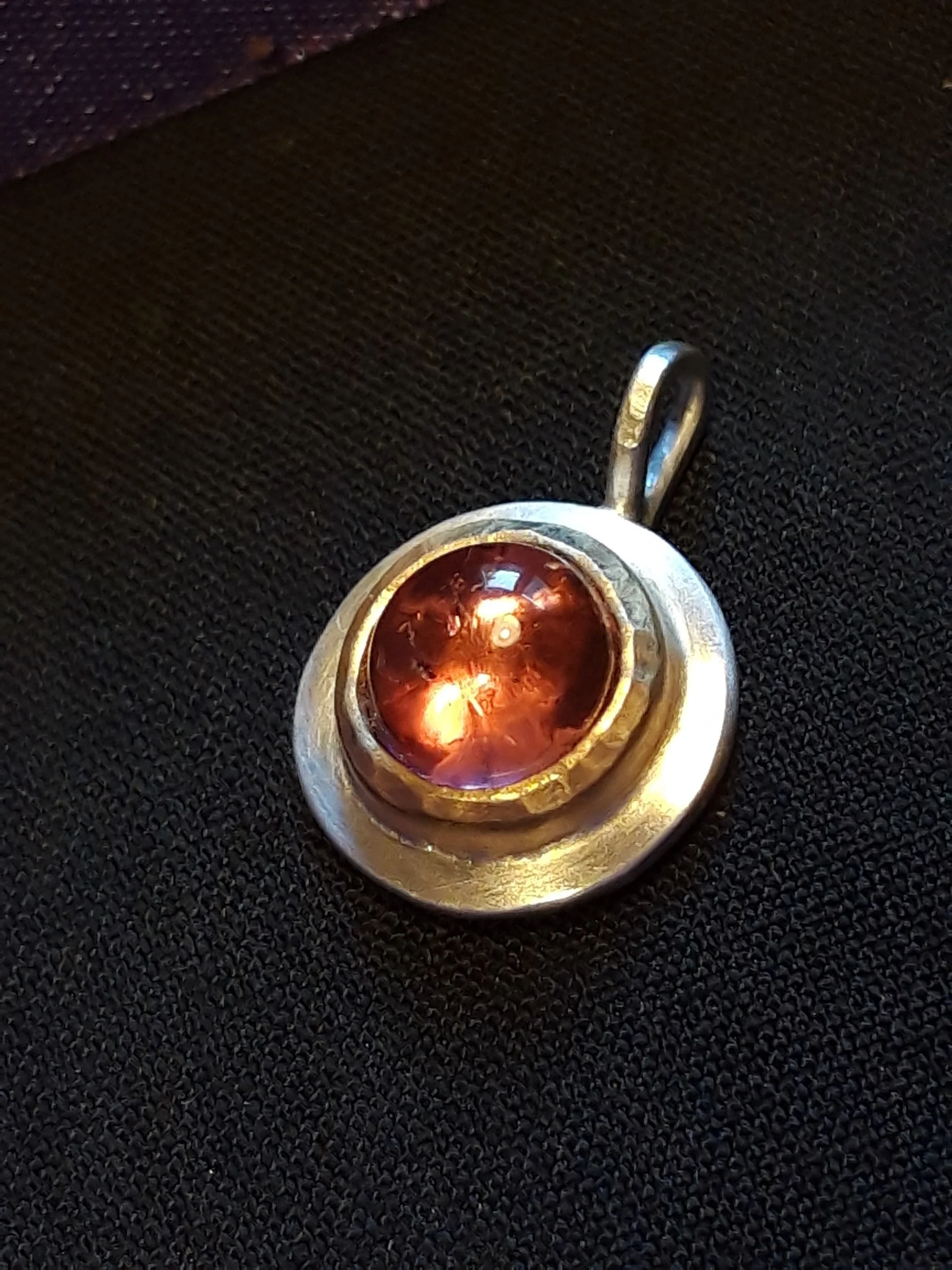 SCHMUCKschmieden und der Weg dahin: eine bunte Palette künstlerischer Techniken für den Beruf Bild 1