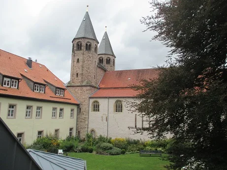 Ruhe bewahren, Zufriedenheit finden im Arbeitsalltag und in Krisenzeiten - Inspirationen aus 2500 Jahren Philosophiegeschichte - Klostertage 2026 Bild 1