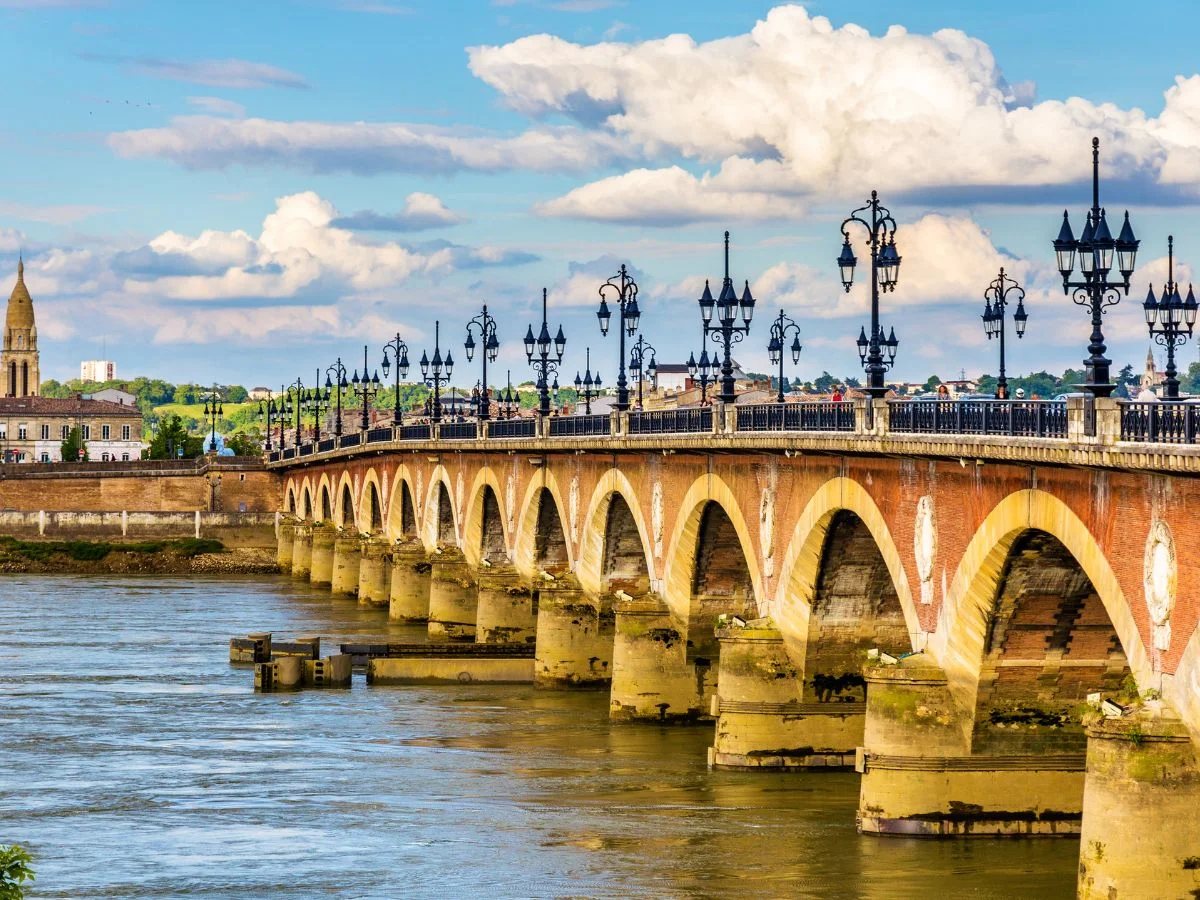 Bordeaux. Die Entwicklung der französischen Atlantikmetropole zwischen historischen Prägungen und modernen Herausforderungen. Bild 2