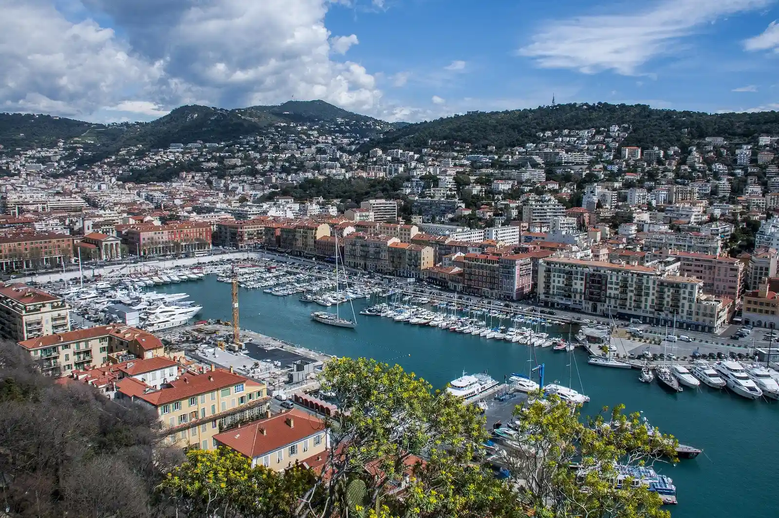 Zwischen Glanz und Grenze – Migration, Macht und Märkte an der Côte d’Azur Bild 2