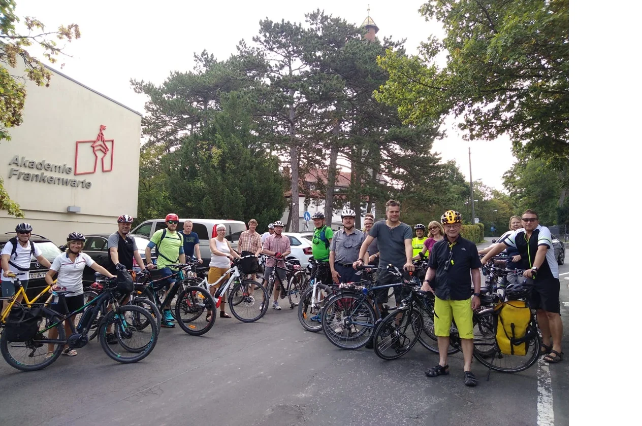Mobilität, Umwelt und Nachhaltigkeit: Realitäten und gesellschaftspolitische Alternativen (mit dem Fahrrad) er-fahren Bild 1