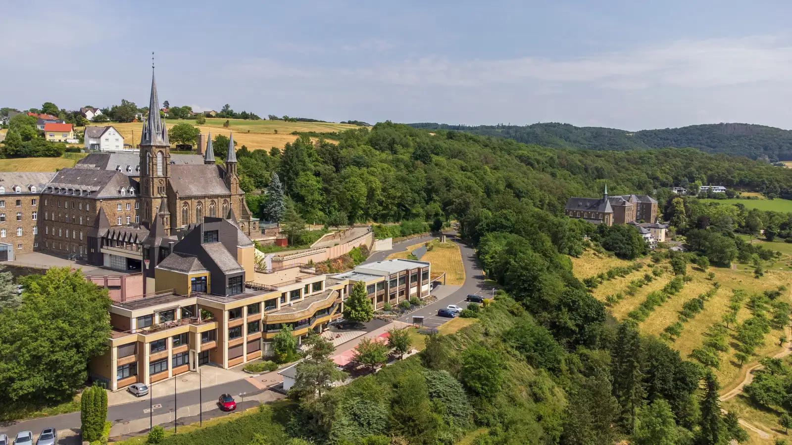 Fit & Gesund durch Fasten, Ernährung, Yoga, Wandern und Stressbewältigung in Theorie und Praxis im Kloster Waldbreitbach Bild 1