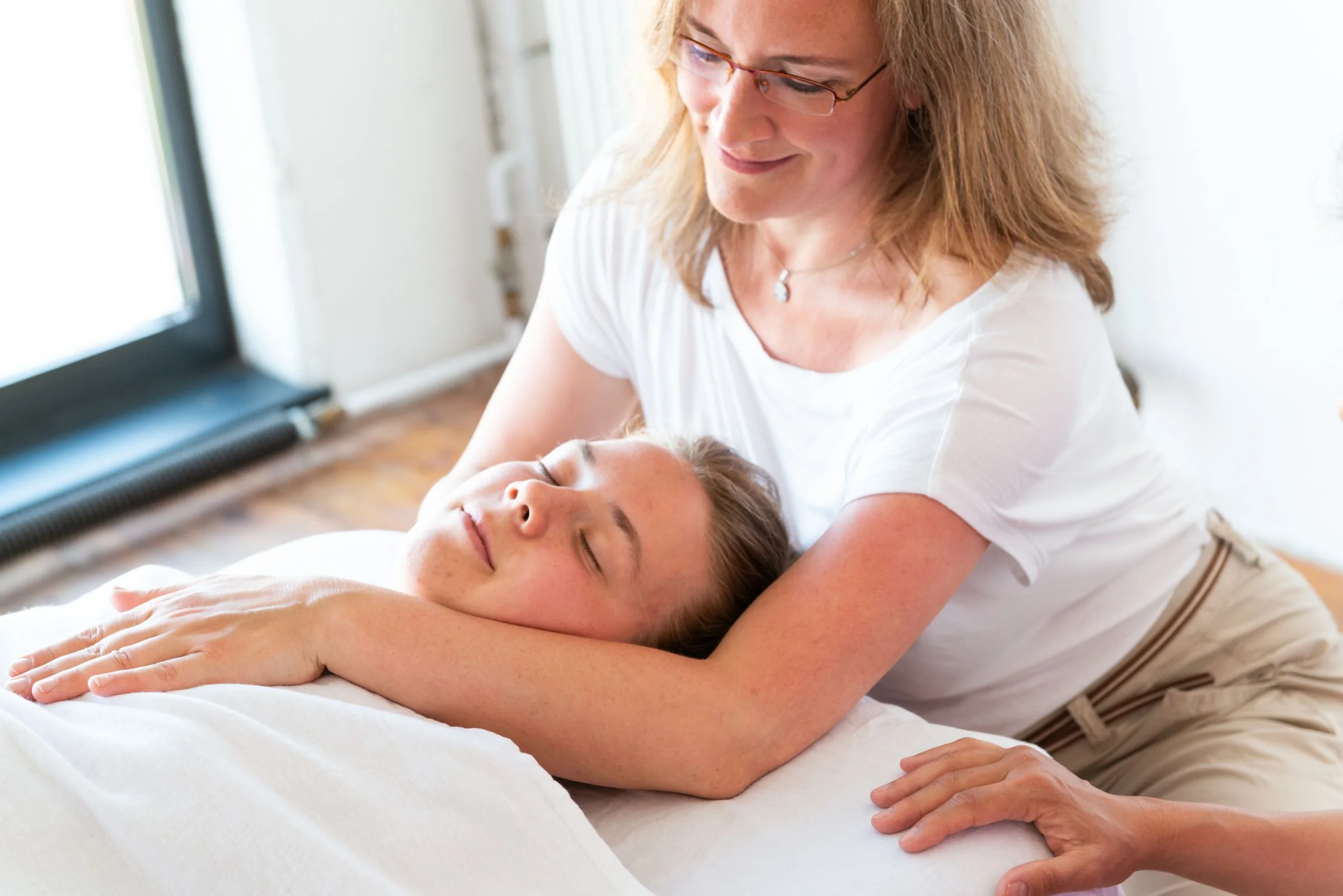 Mobile Eventmassage - Arbeit am Massagestuhl Bild 2