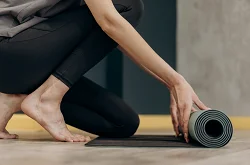 Kreativität und Achtsamkeit im Berufsalltag durch Yoga und Stimmarbeit Bild 1