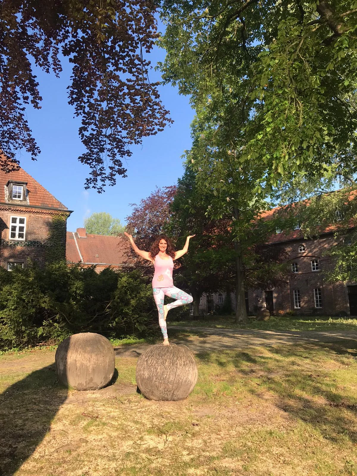 Yoga und Qi Gong im Wasserschloss - leistungsfähiger und stressresistenter im Job dank Fokus und Gelassenheit Bild 2