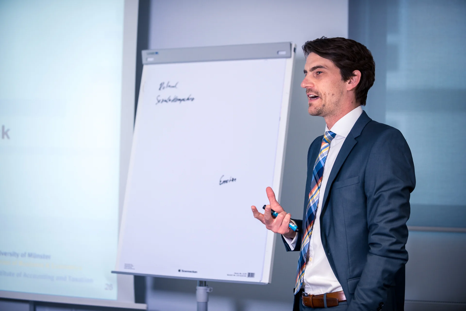 Berufsbegleitender Masterstudiengang Steuerwissenschaften (LL.M. / EMBA) Bild 1