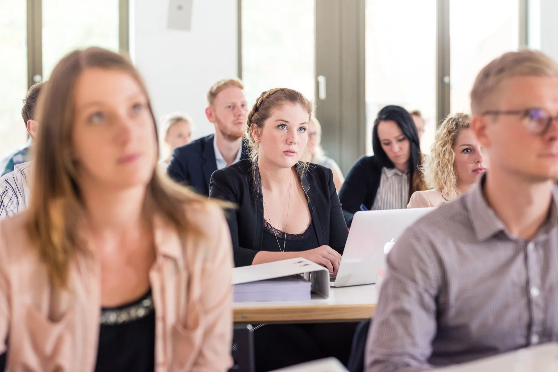 Berufsbegleitender Masterstudiengang Wirtschaftsrecht (LL.M.) Bild 1