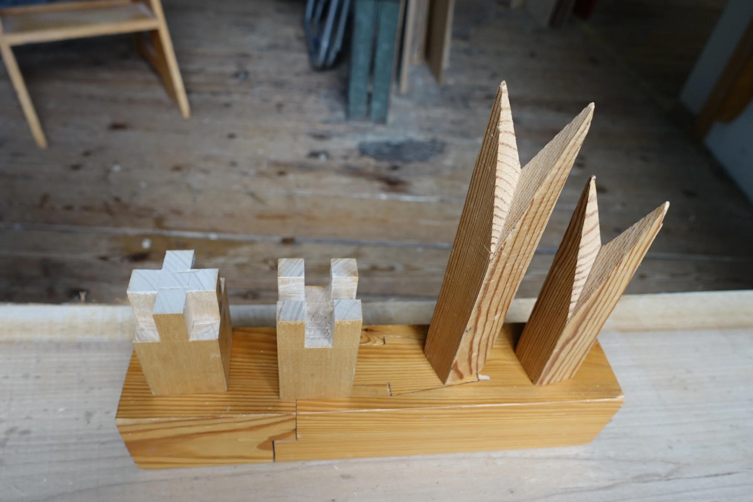 Aufbau Kompaktkurs Tischlern - Traditionelle Europäische Handerwerkstechniken, Japanische Holzverbindungen, Holzoberflächen Bild 1