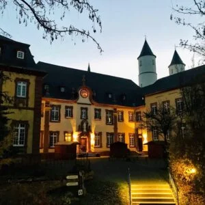 EMBODIMENT & INNERE RESILIENZ : Verkörperte Stärke für den (Berufs-)Alltag im Kloster Steinfeld Bild 3