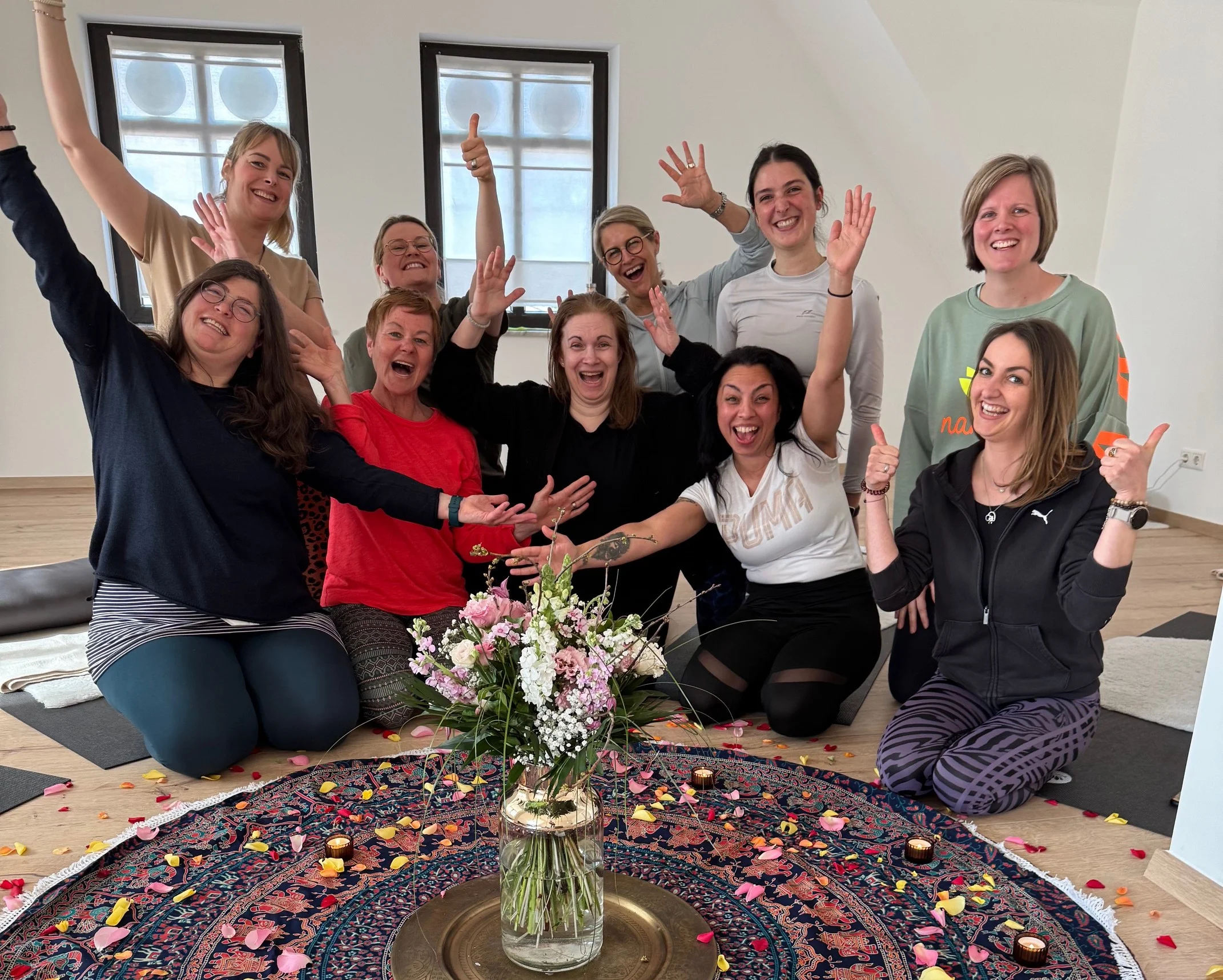 Kinderyogalehrer*in.  Bild 2