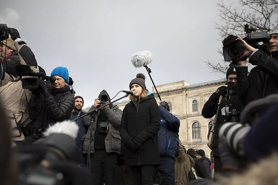 Sprache - Macht – Beziehung Bild 1