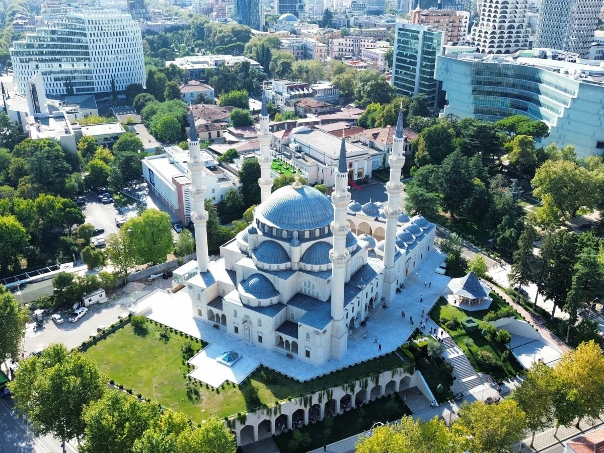 Tirana. Die albanische Hauptstadt im Wandel zwischen postsozialistischer Transformation und europäischer Zukunft. Bild 1