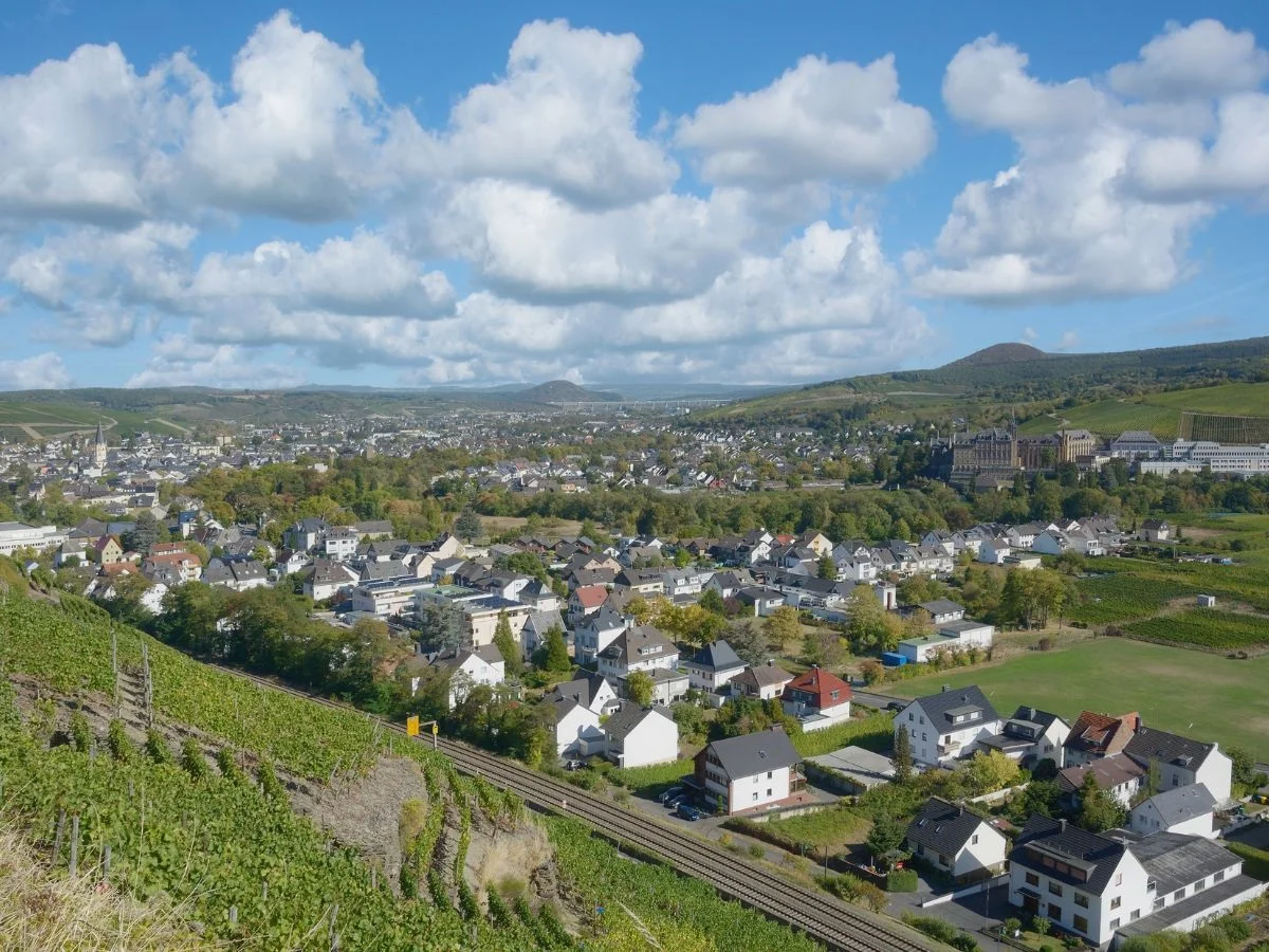 Ahrtal. Zwischen Steilhängen und Stillstand? Eine Region im Strukturwandel zwischen Tradition und Zukunft. Bild 1
