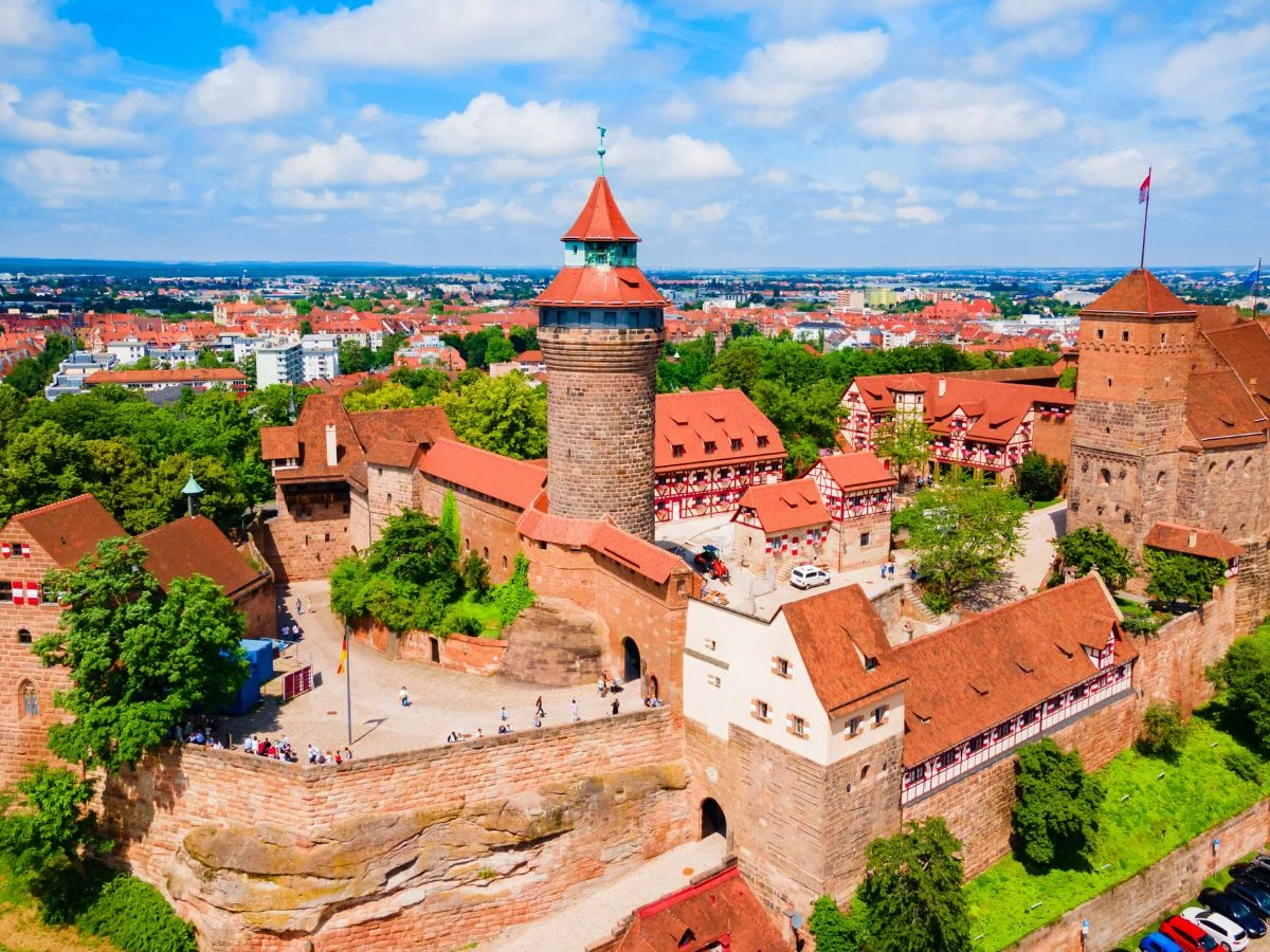Nürnberg. Eine Stadt im Spiegel der Macht. Die Geschichte zwischen kultureller Blüte, politischer Inszenierung und internationaler Verantwortung. Bild 1