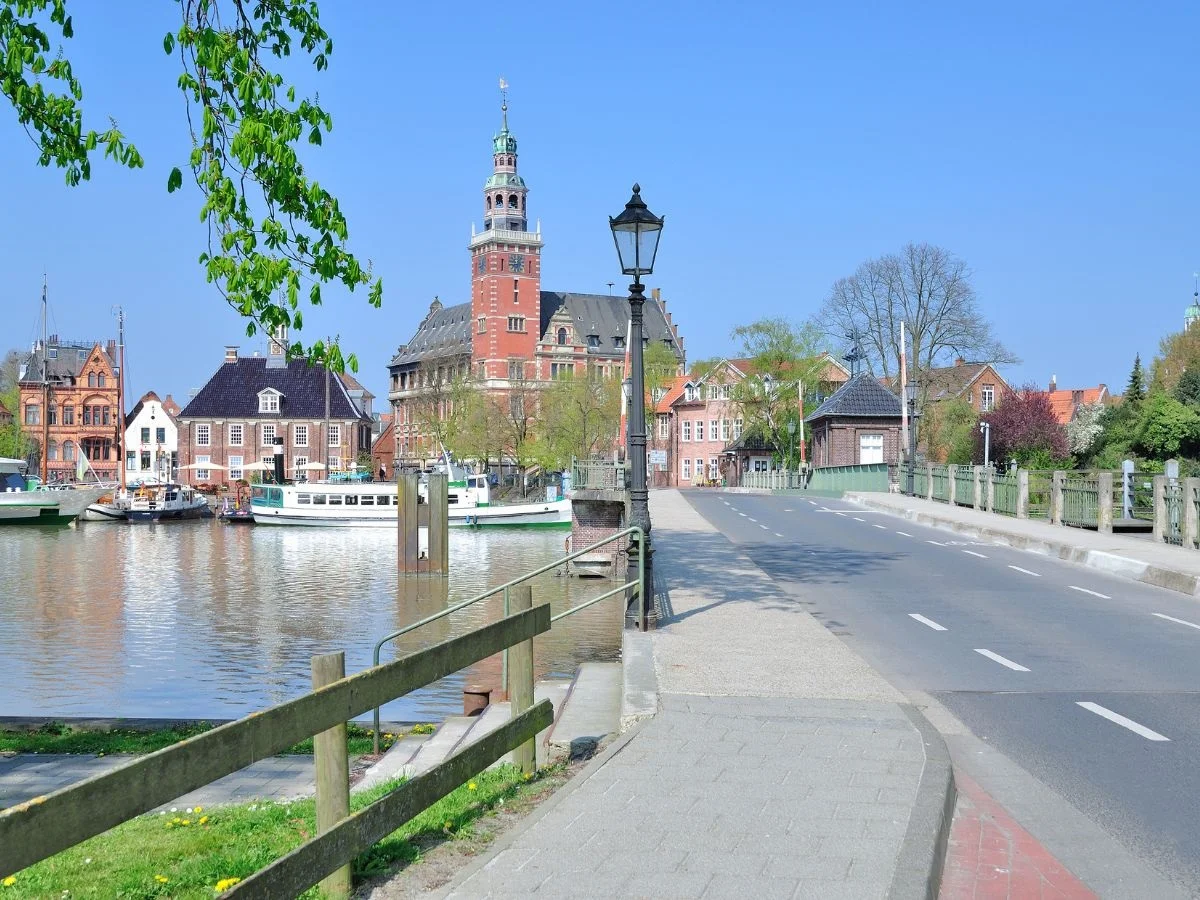 Ostfriesland/Leer. Von der Wasserstraße zum Moor – Nachhaltige Nutzung im Spannungsfeld. Bild 1