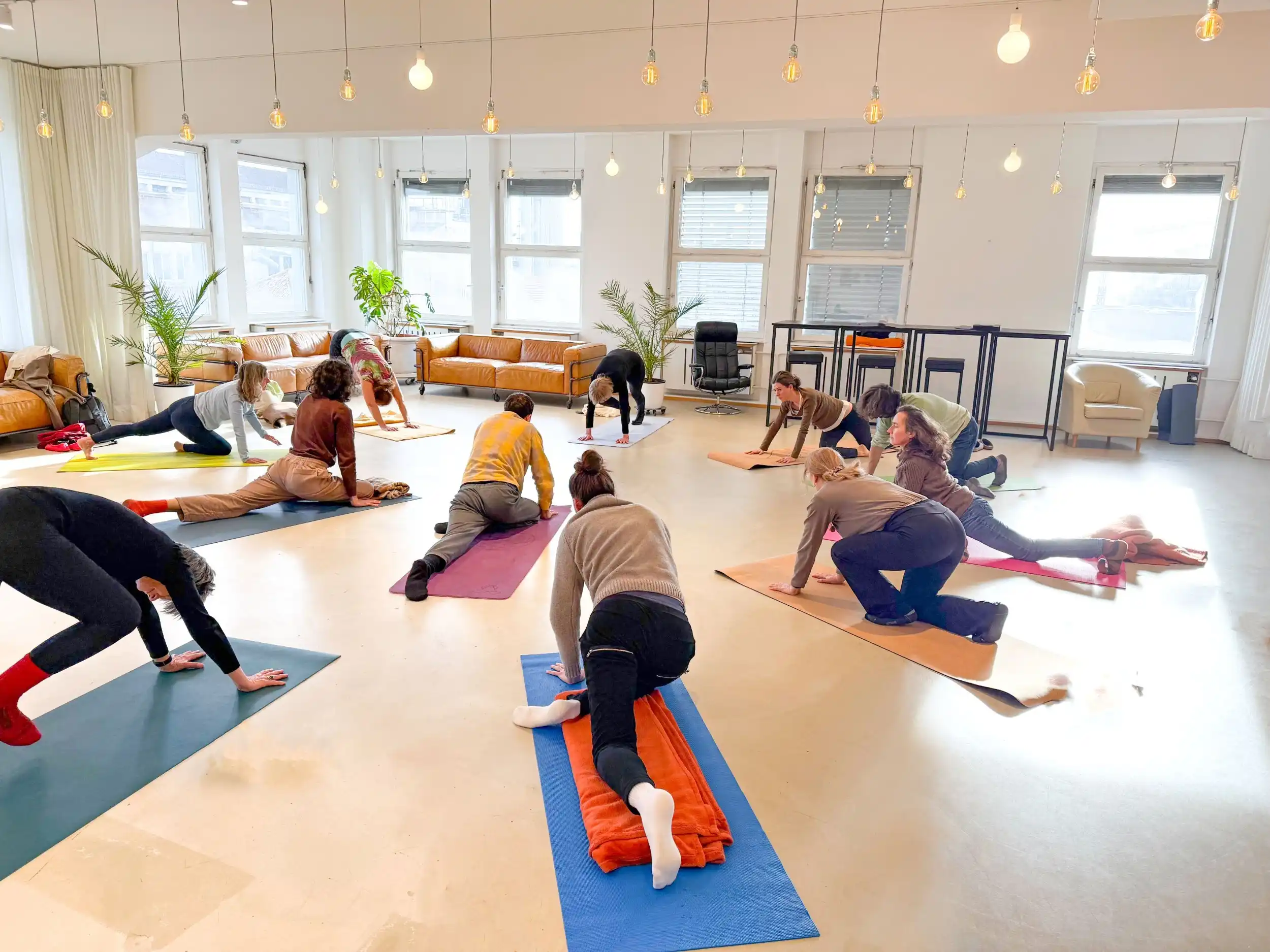 Achtsame Selbstregulation durch systemisches Coaching, Yoga und Meditation – Strategien zur Stressbewältigung im Alltag Bild 2