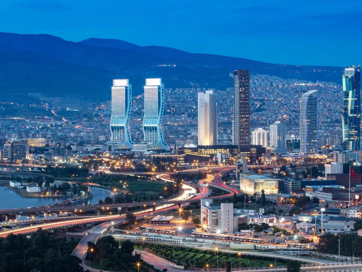 Izmir. Soziale und politische Dynamiken in der Westtürkei. Izmir als Zukunftsbeispiel für eine demokratisch orientierte und umweltbewusste Türkei? Bild 1