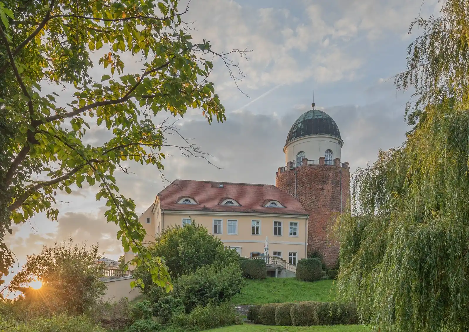 Zwischen Berlin und Hamburg: Körperlich & mental stark und gelassen den Berufsalltag meistern mit sanftem Yoga, Atemschulung und Meditation Bild 1