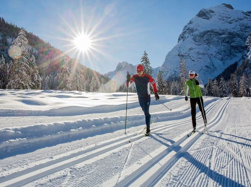 Fit & Gesund mit Skifahren, Fasten, Ernährung, Yoga, Wandern und Stressbewältigung in Theorie und Praxis im Schnee in Tirol Bild 2