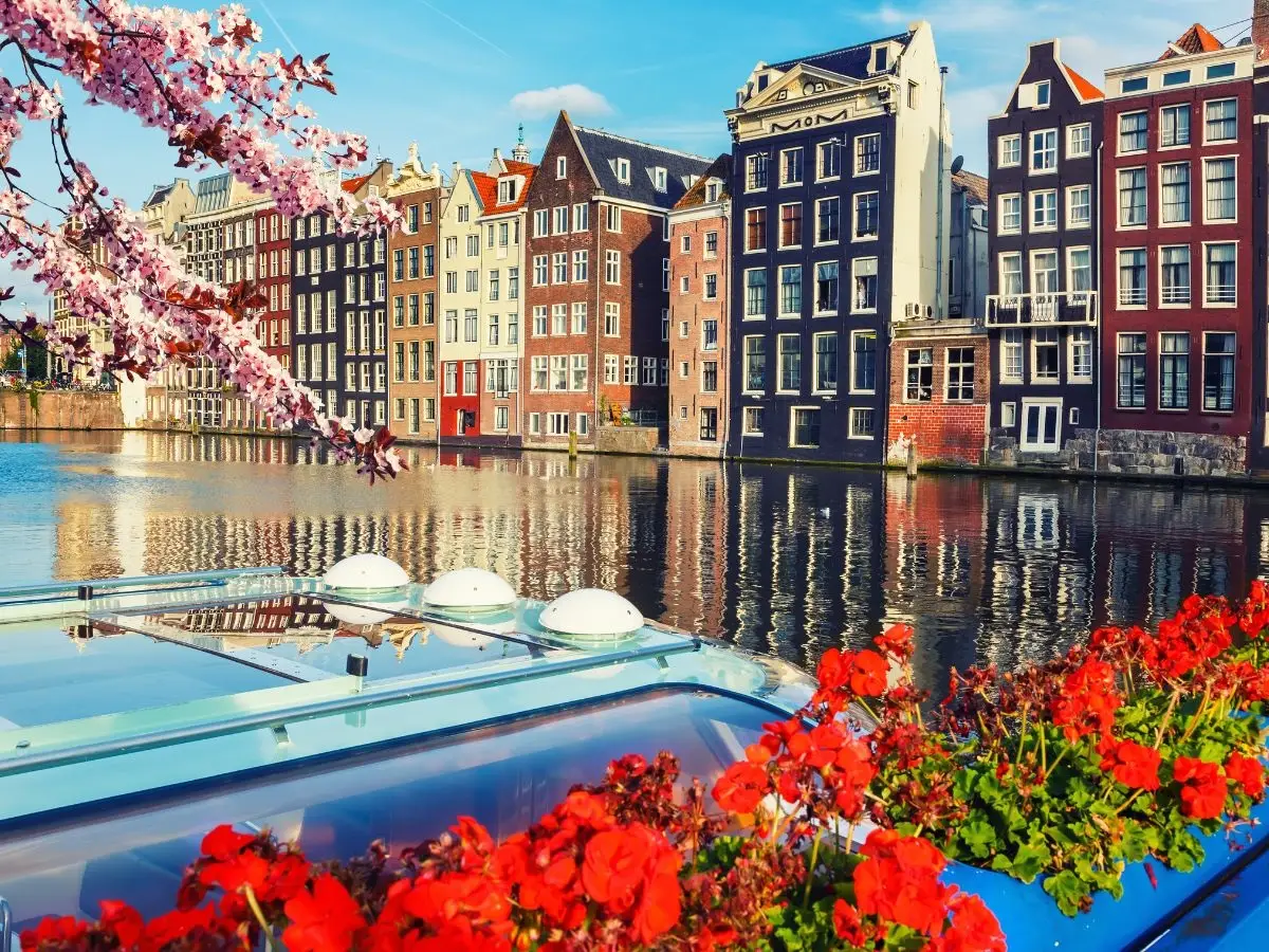 Amsterdam. Die Stadt der Brücken zwischen Vergangenheit und Zukunft.  Bild 2