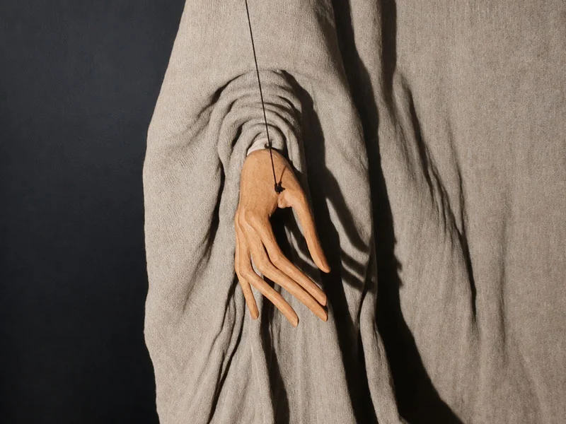 Schöne Hände, schöne Füße / Genäht, geformt, geschnitzt oder aus Schaum gefertigt Bild 2
