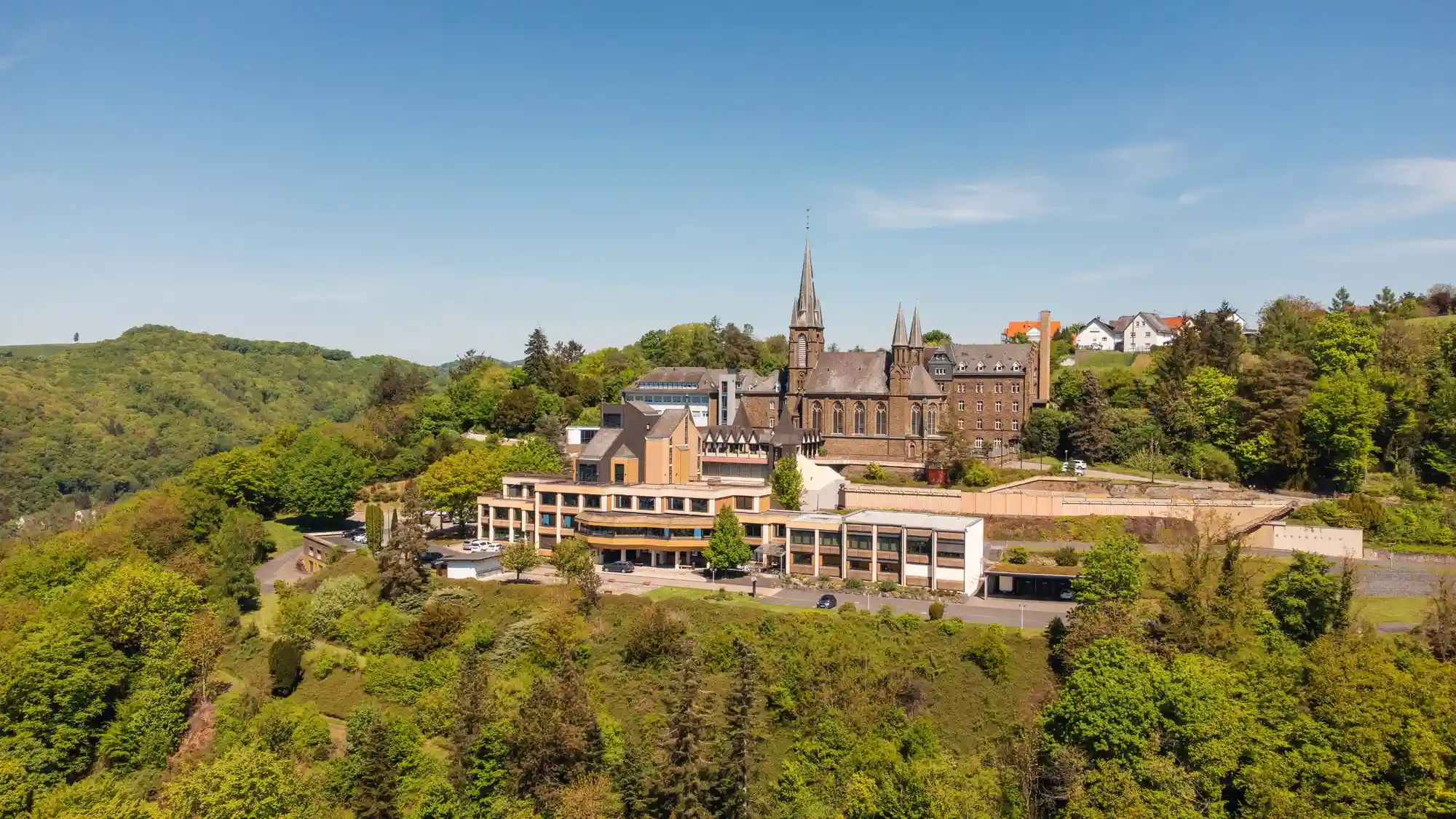 Arbeitskraft erhalten - Stress vorbeugen mit Fasten, Detox, Yoga und Wandern in Theorie und Praxis im Kloster Waldbreitbach Bild 1