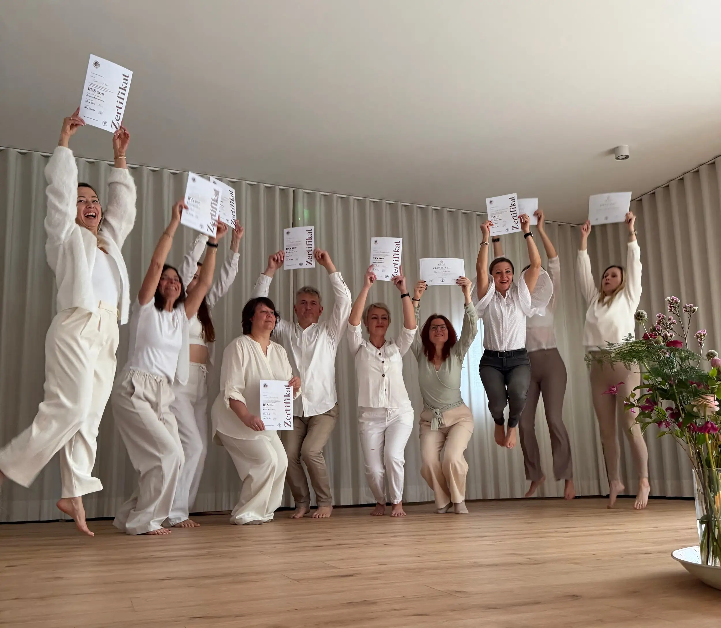 2027/Yoga Lehrer Ausbildung (200 Std.- Aliiance Yoga zertifiziert) – berufsbegleitend mit anerkannten Bildungsurlaubsmodul Bild 1