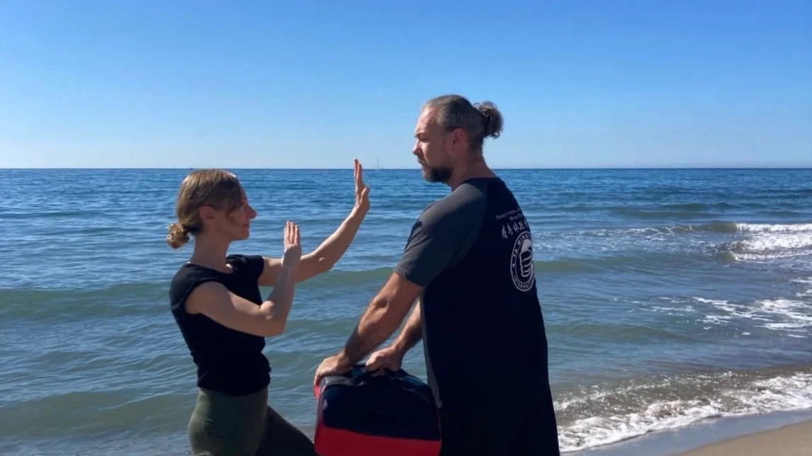 Malaga, Spanien: Stressbewältigung, Konfliktmanagement; Selbstbehauptung bei strahlender Sonne Bild 1