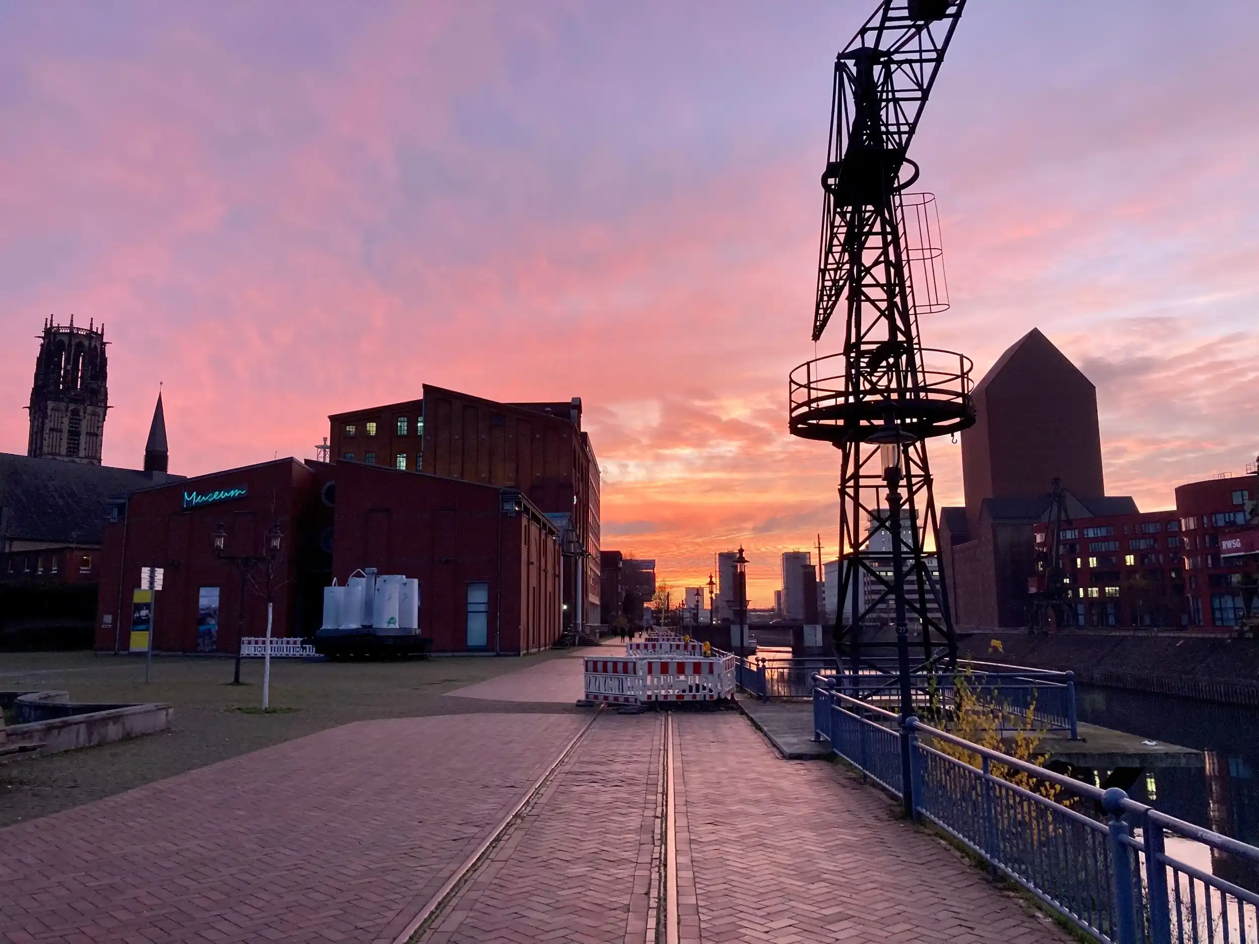 Welthandel vor der Haustür -  Duisburger Hafen - Globalisierung - Strukturwandel Bild 2