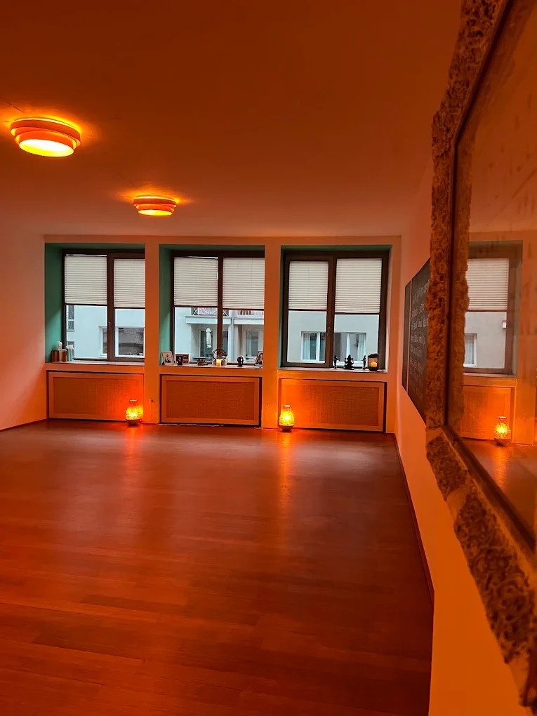 Yoga und Resilienz – Berufliche Stresskompetenz, Selbststeuerung und gesundheitsförderliche Arbeitsgestaltung Bild 1