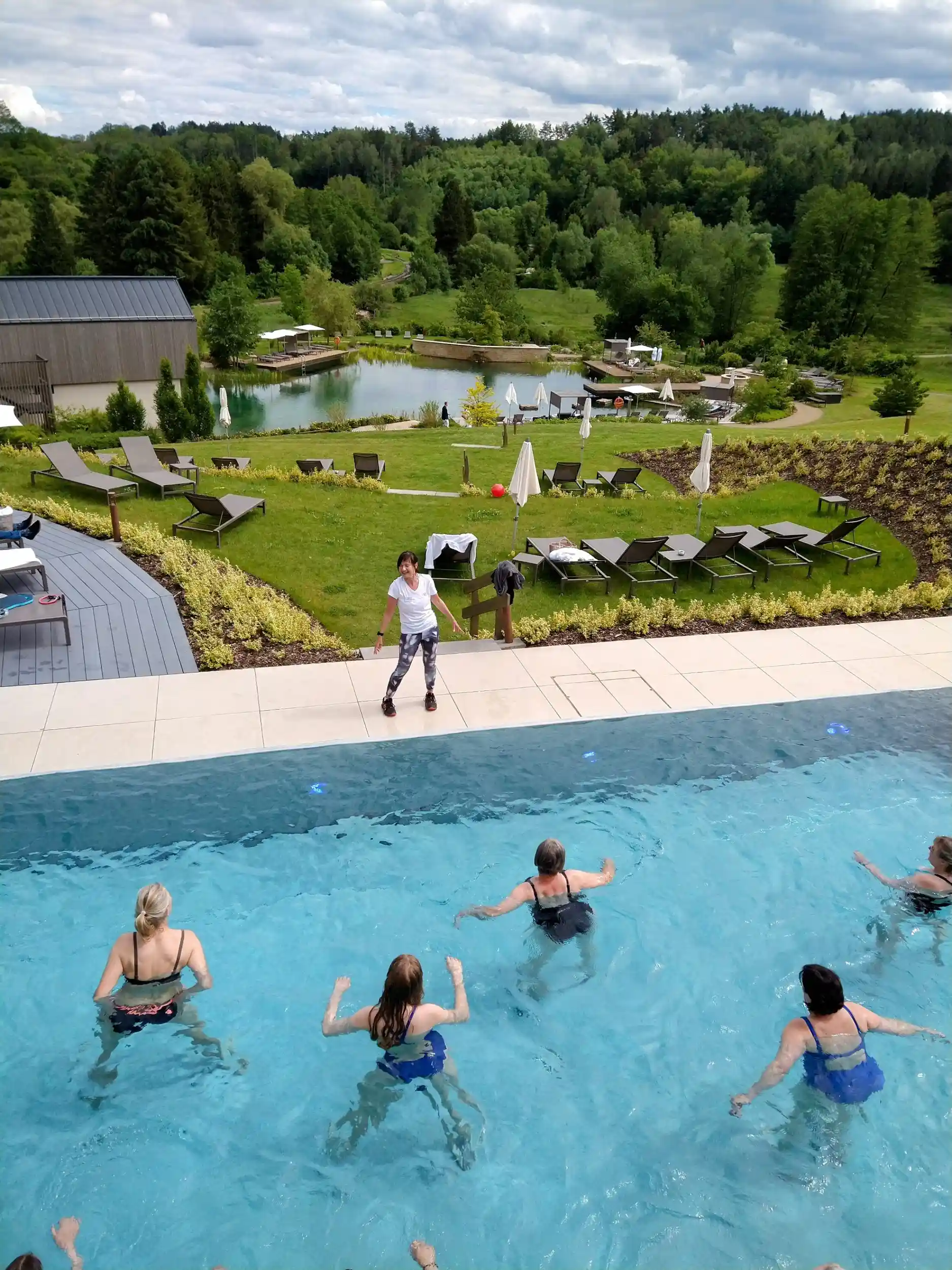 STRESSRESILIENZ DURCH BASENFASTEN, WANDERN & YOGA IM WALD SPA RESORT Bild 2
